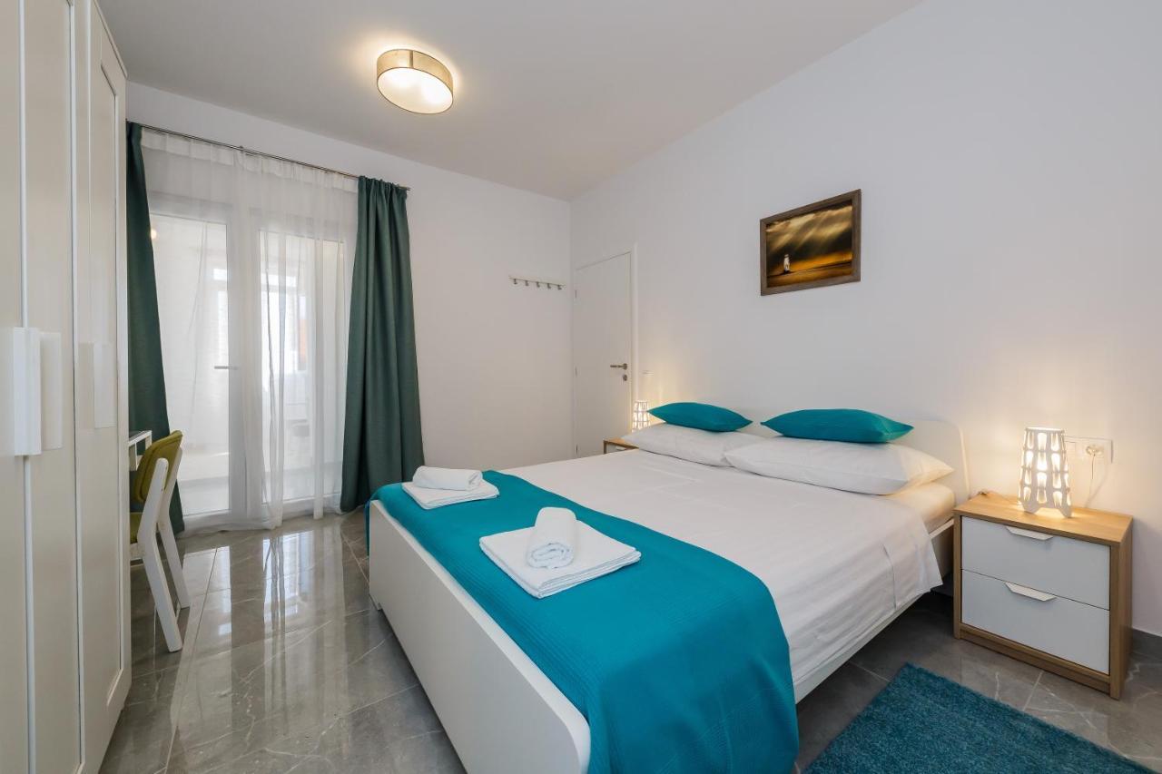 Apartmani Ujakovic Kaštela Екстериор снимка