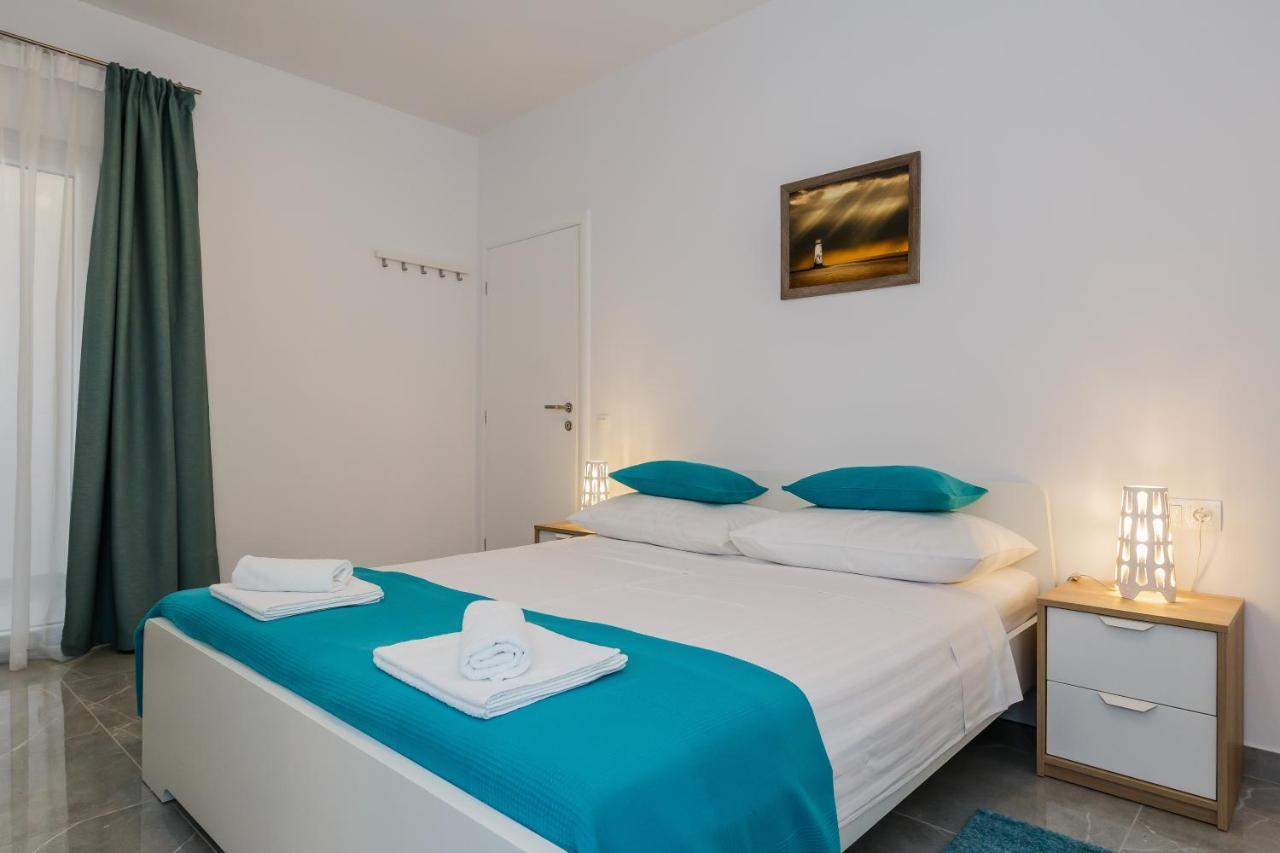 Apartmani Ujakovic Kaštela Екстериор снимка