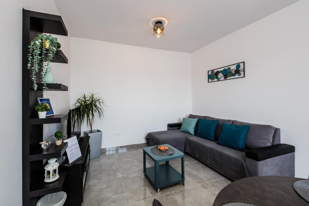 Apartmani Ujakovic Kaštela Екстериор снимка