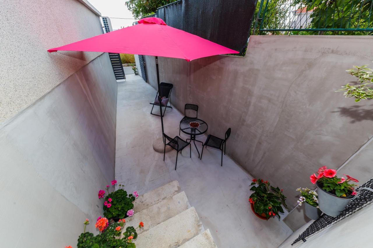 Apartmani Ujakovic Kaštela Екстериор снимка