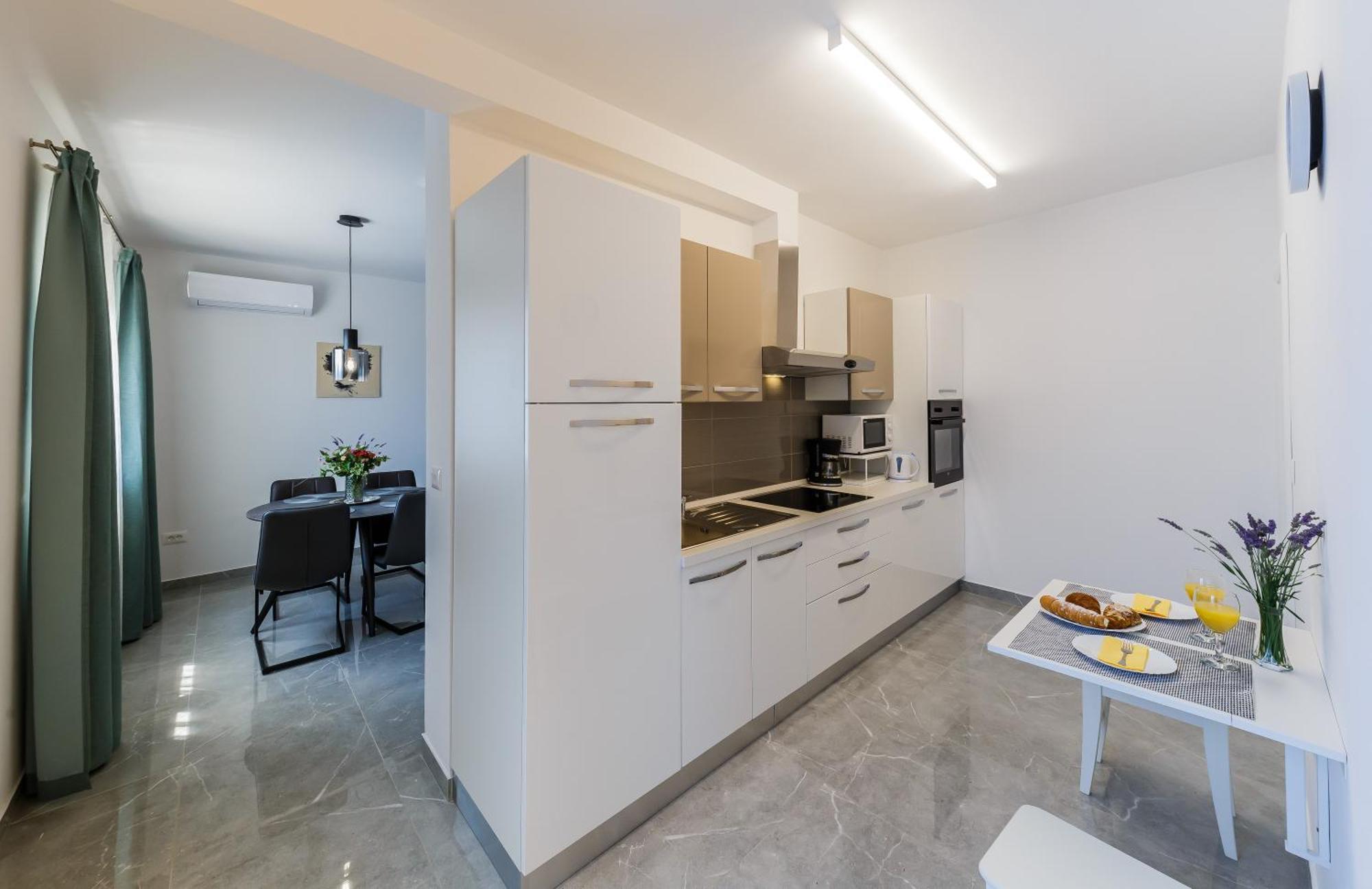 Apartmani Ujakovic Kaštela Екстериор снимка