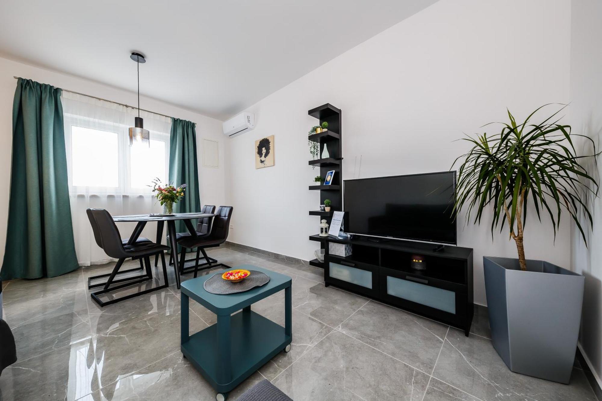 Apartmani Ujakovic Kaštela Екстериор снимка