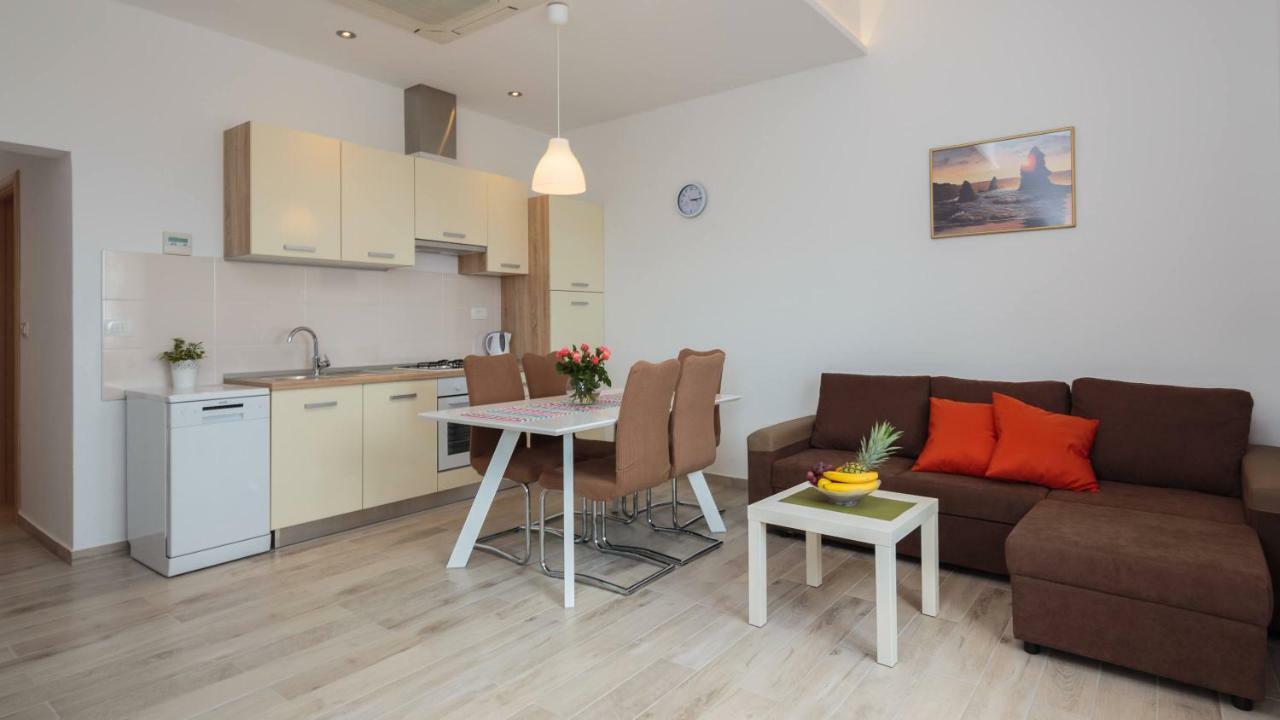 Apartmani Ujakovic Kaštela Екстериор снимка