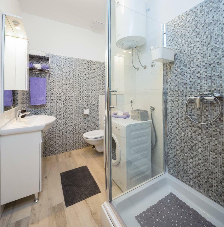Apartmani Ujakovic Kaštela Екстериор снимка