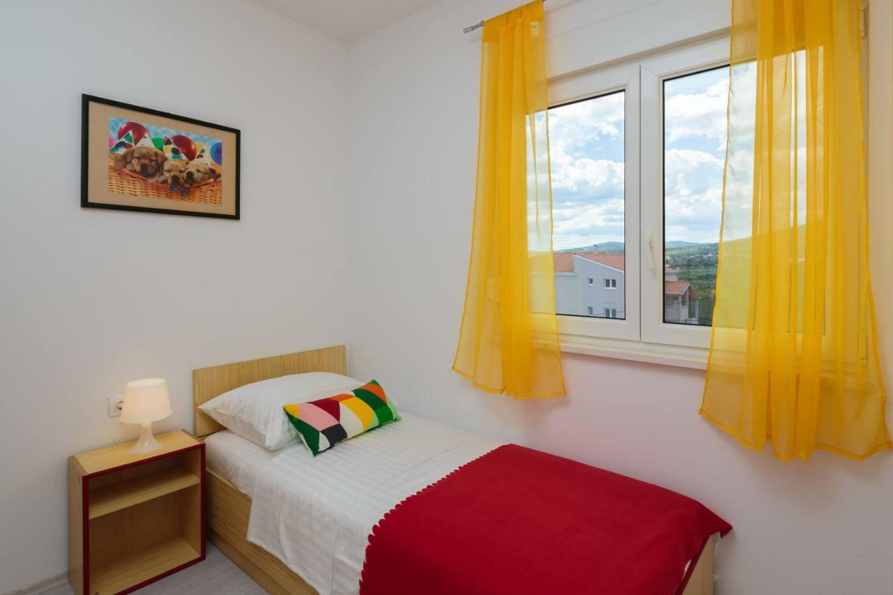 Apartmani Ujakovic Kaštela Екстериор снимка
