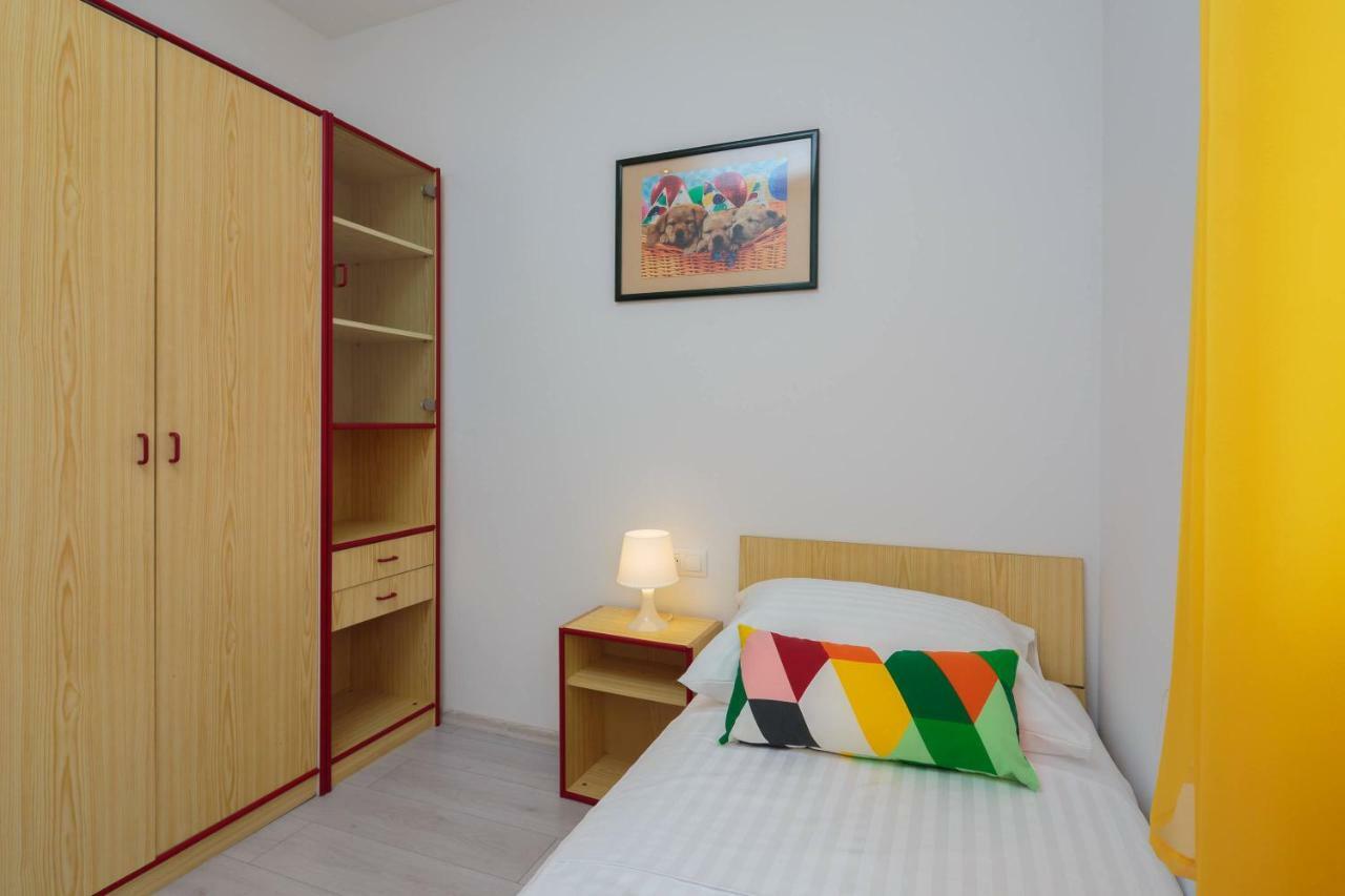 Apartmani Ujakovic Kaštela Екстериор снимка
