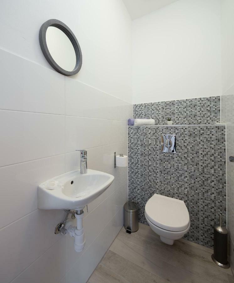 Apartmani Ujakovic Kaštela Екстериор снимка