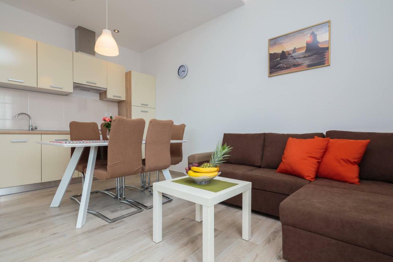 Apartmani Ujakovic Kaštela Екстериор снимка